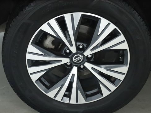 Used 2021 Nissan Rogue SV w/ Premium Package image 12