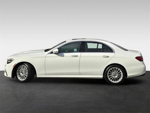 Used 2022 Mercedes-Benz E 350 Sedan image 3