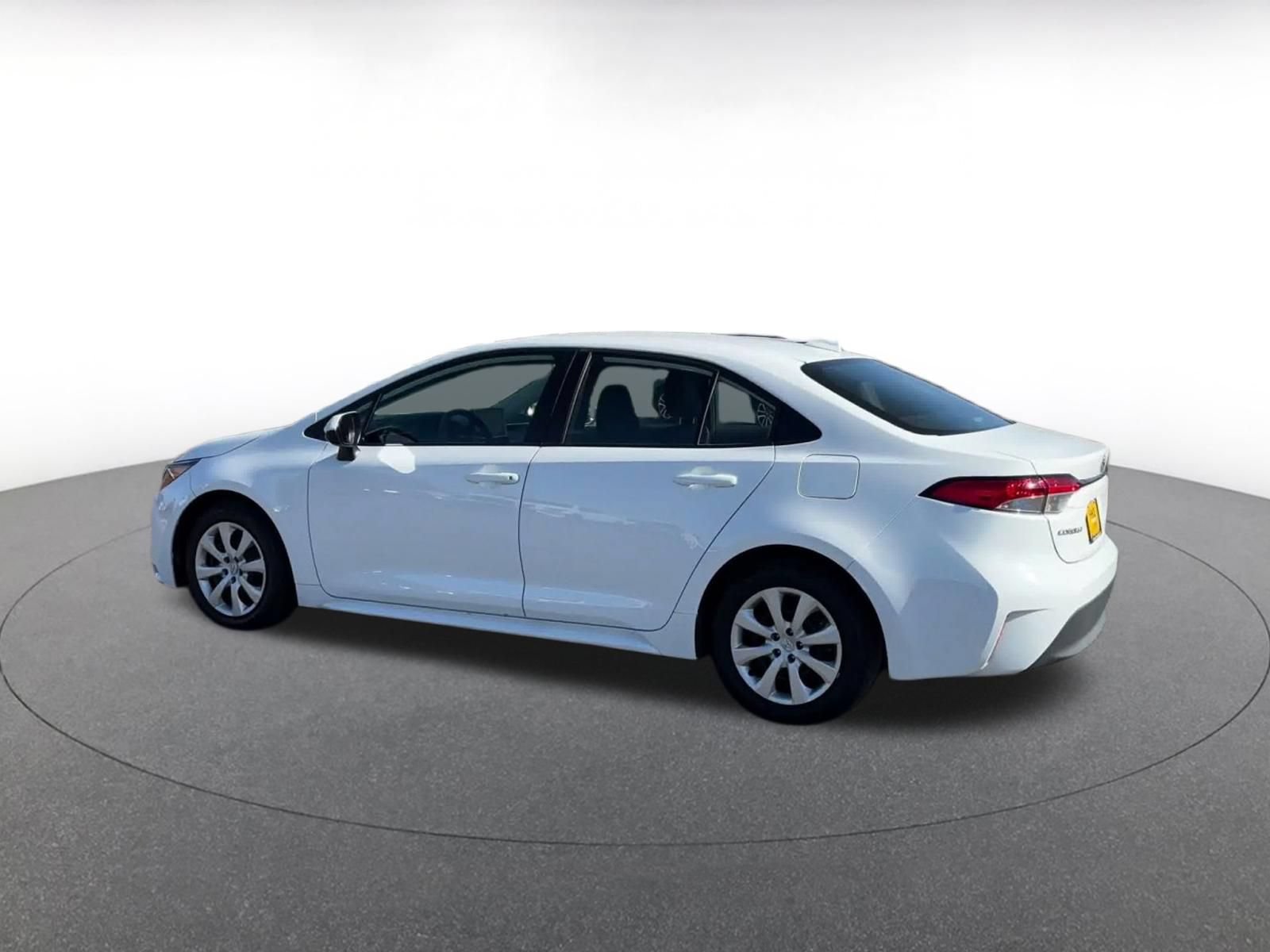 Used 2025 Toyota Corolla LE FWD image 9
