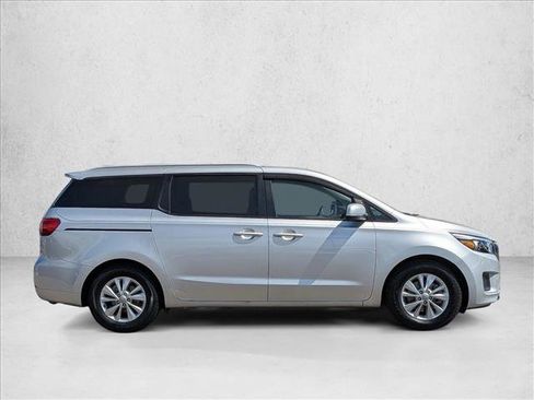 Used 2015 Kia Sedona LX FWD image 4