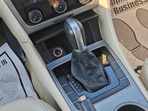 Used 2015 Volkswagen Passat TDI SE image 19