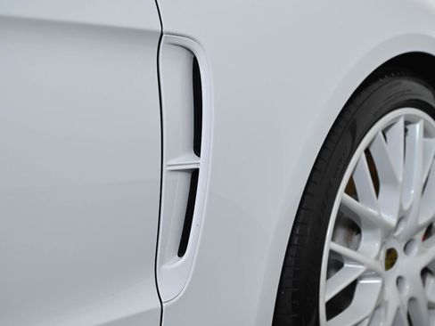 Used 2020 Porsche Panamera GTS image 11
