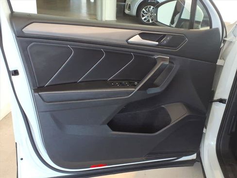 Used 2022 Volkswagen Tiguan SE image 10