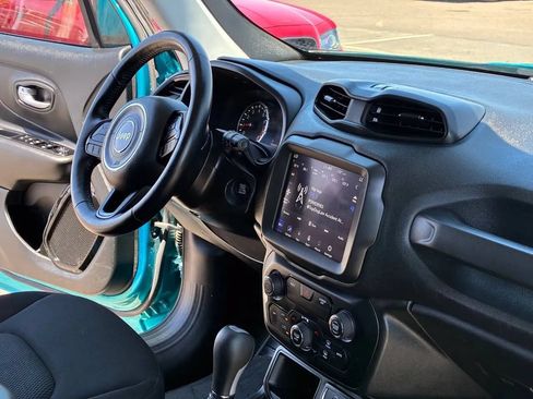 Used 2020 Jeep Renegade Altitude w/ UConnect 8.4 Nav Group FWD image 28