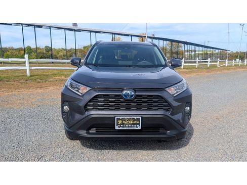 Used 2020 Toyota RAV4 XLE w/ Convenience Package image 2