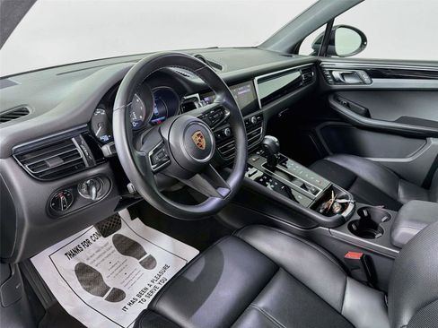 Certified 2024 Porsche Macan AWD/4WD image 4