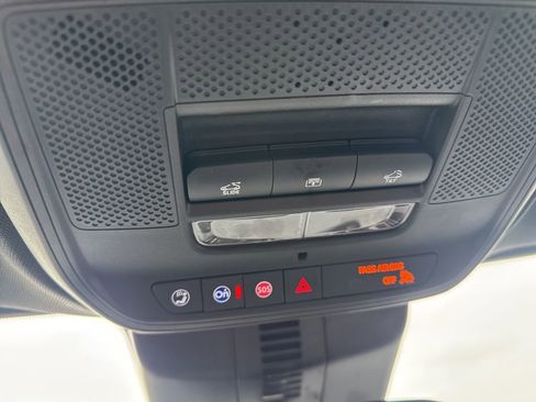 Certified 2025 Chevrolet Traverse LT w/ Sun and Wheel Package image 31