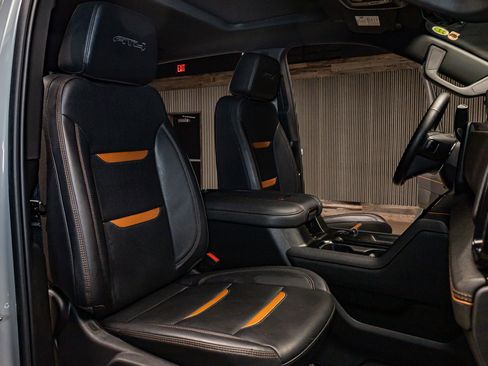 Used 2025 GMC Sierra 2500 AT4 w/ AT4 Premium Plus Package image 28