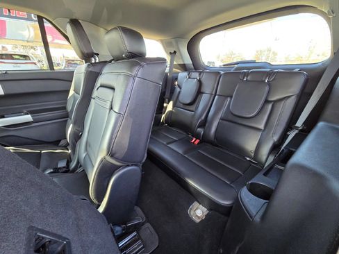 Used 2024 Ford Explorer Limited AWD/4WD image 12