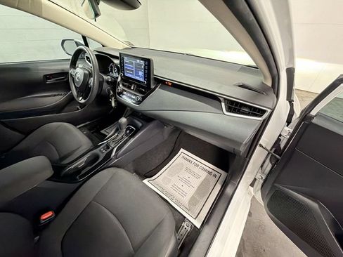 Used 2022 Toyota Corolla LE FWD image 25