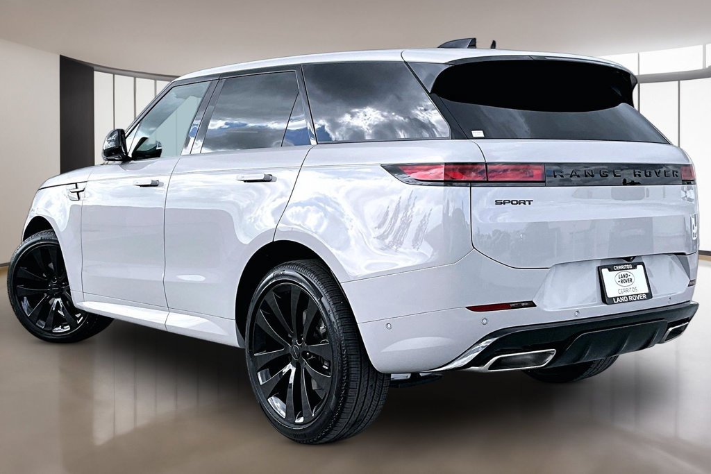 New 2026 Land Rover Range Rover Sport Dynamic SE AWD/4WD image 3