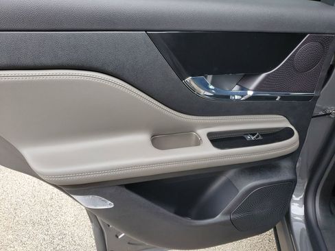 New 2026 Lincoln Corsair Premiere FWD image 9