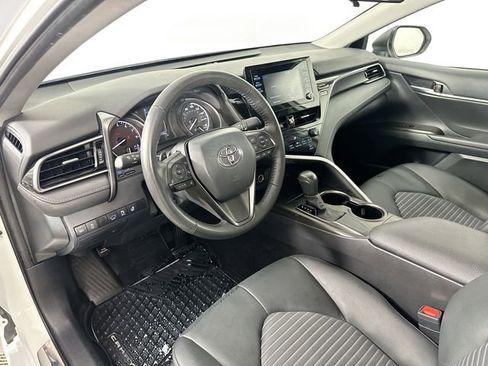 Used 2024 Toyota Camry SE FWD image 3
