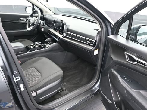 Used 2023 Kia Sportage LX image 9