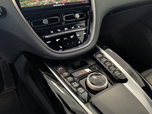 Used 2021 Aston Martin DBX AWD/4WD image 26