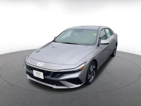 Used 2025 Hyundai Elantra Limited image 7