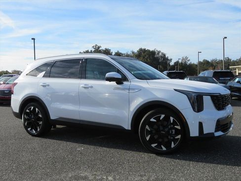 Used 2025 Kia Sorento SX image 2