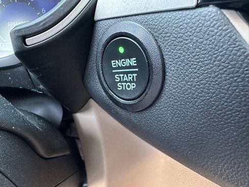 Used 2022 Ford Escape SEL w/ Technology Package AWD/4WD image 8