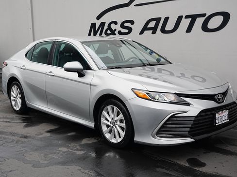 Used 2021 Toyota Camry LE w/ Carpet Mat Package (TMS) image 3
