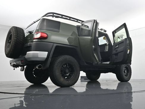 Used 2012 Toyota FJ Cruiser 4WD w/ Convenience Pkg image 43