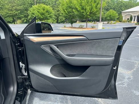Used 2024 Tesla Model Y 2WD image 63