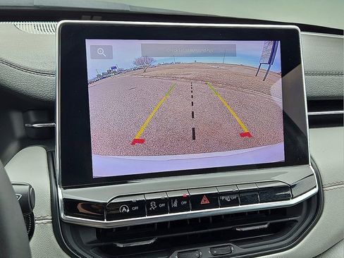 Used 2025 Jeep Compass Limited image 28