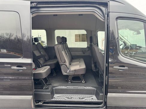 Used 2023 Ford Transit 350 XLT image 30
