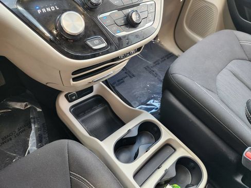 Used 2023 Chrysler Voyager LX FWD image 21