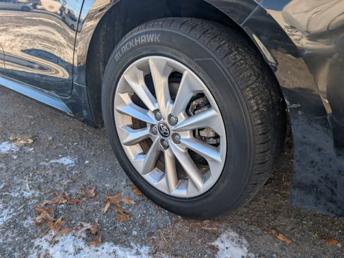 Used 2022 Toyota Corolla LE w/ LE Convenience Package image 11