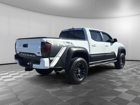 Used 2016 Toyota Tacoma TRD Sport w/ Premium & Technology Package image 4