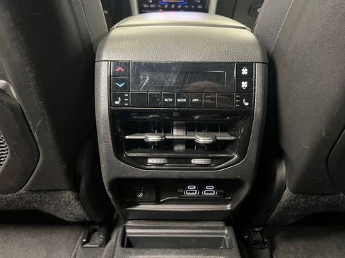 Used 2024 Jeep Grand Cherokee L Limited w/ Luxury Tech Group II AWD/4WD image 24