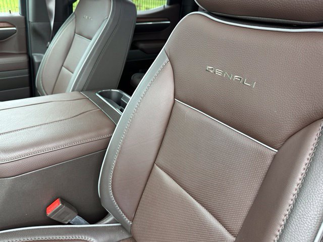 Used 2023 GMC Sierra 1500 Denali w/ Technology Package AWD/4WD image 19
