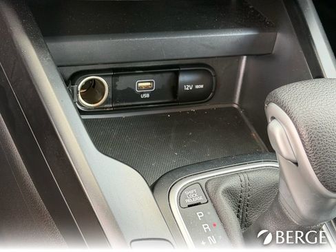 Used 2025 Kia Soul LX w/ LX Technology Package FWD image 29