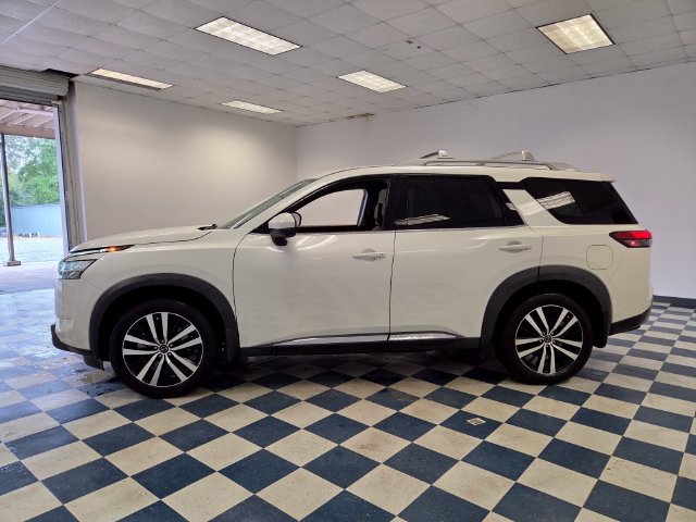 Used 2024 Nissan Pathfinder Platinum AWD/4WD image 4