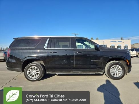Used 2025 Chevrolet Suburban LT image 13