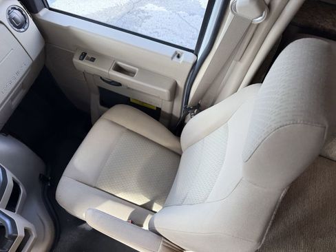 Used 2016 Ford E-450 and Econoline 450 Super Duty w/ Motorhome Prep Package image 45