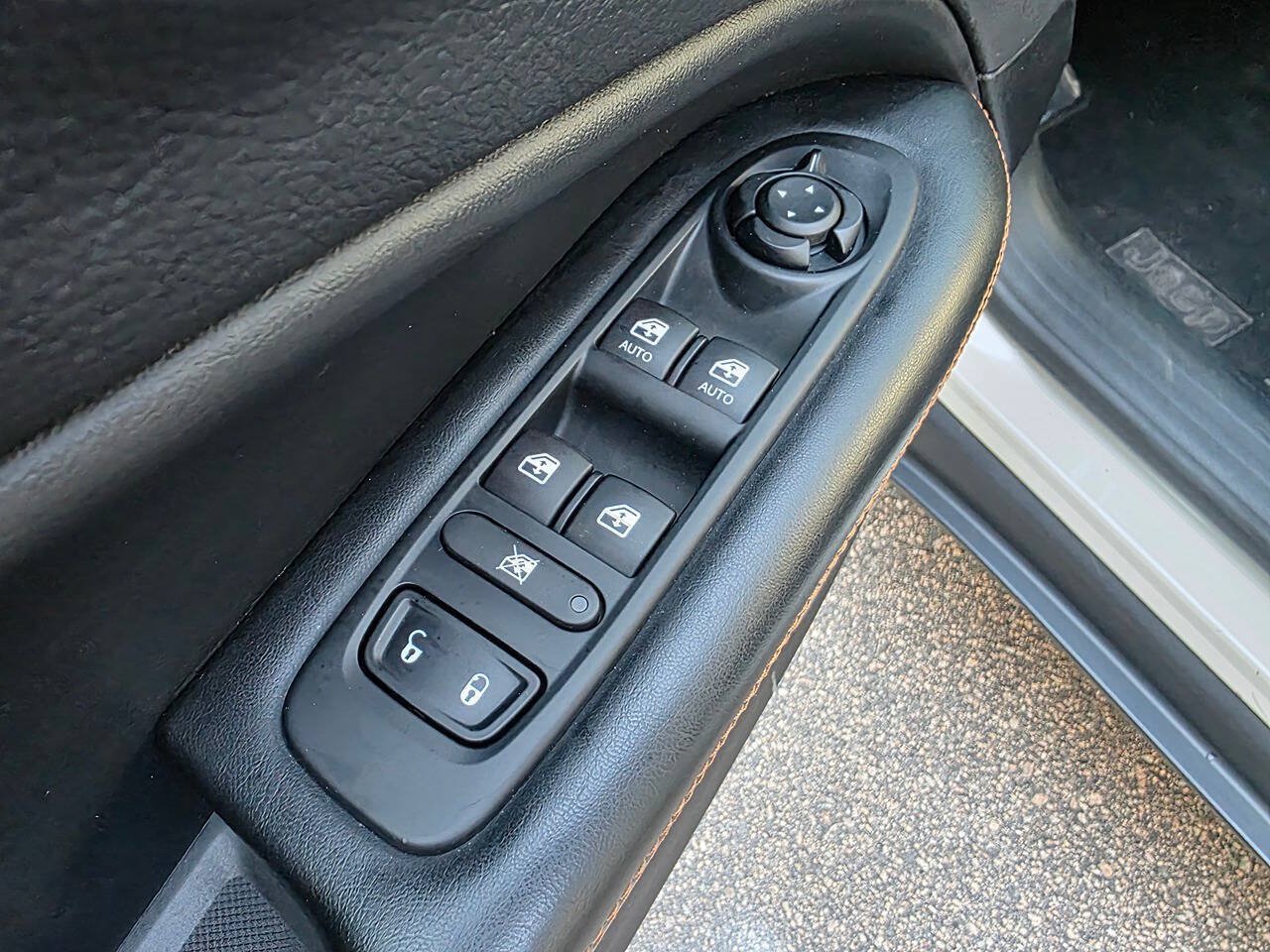 Used 2018 Jeep Compass Limited w/ Navigation Group AWD/4WD image 10