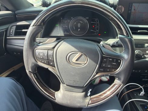 Used 2019 Lexus ES 300h Ultra Luxury FWD image 3