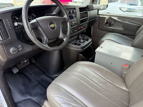 Used 2014 Chevrolet Express 2500 RWD image 7