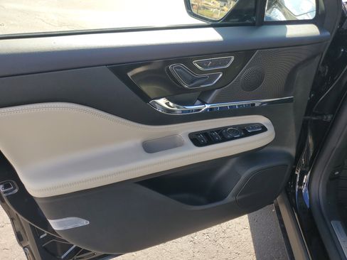 New 2026 Lincoln Corsair Premiere image 8