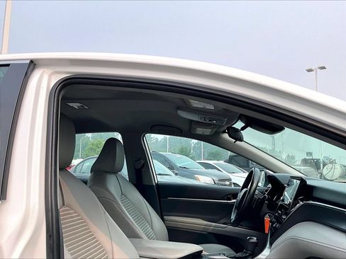 Used 2022 Toyota Camry SE FWD image 23