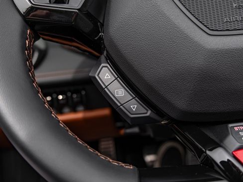 Used 2024 Lamborghini Huracan EVO image 13