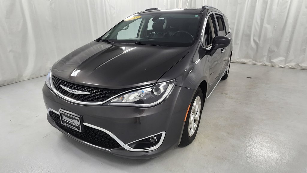 Used 2017 Chrysler Pacifica Touring-L Plus FWD image 7