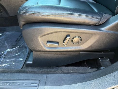 Used 2016 Ford Explorer XLT w/ Equipment Group 202A FWD image 19