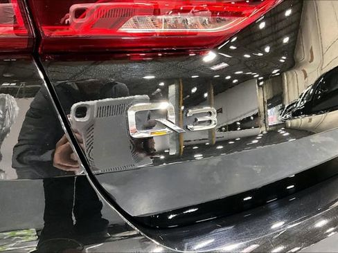 Certified 2025 Audi Q3 2.0T Premium w/ Convenience Package image 32