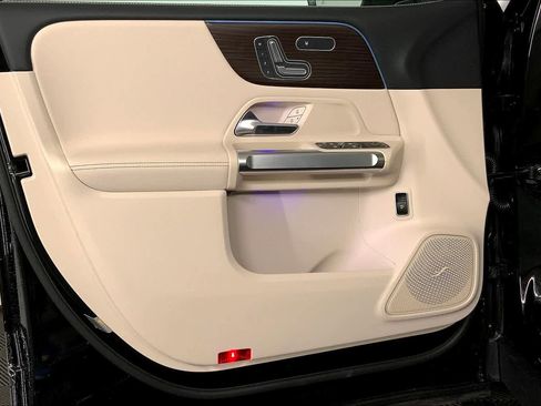 New 2025 Mercedes-Benz GLB 250 4MATIC image 12