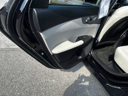 Used 2022 Kia Forte LXS FWD image 18