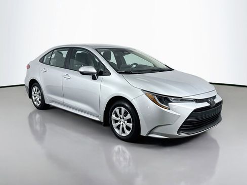 Used 2026 Toyota Corolla LE FWD image 3