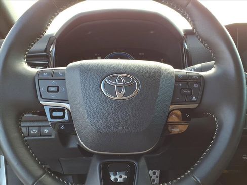 Used 2025 Toyota Camry SE w/ Convenience Package image 47