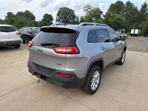 Used 2017 Jeep Cherokee Latitude w/ Comfort/Convenience Group AWD/4WD image 4